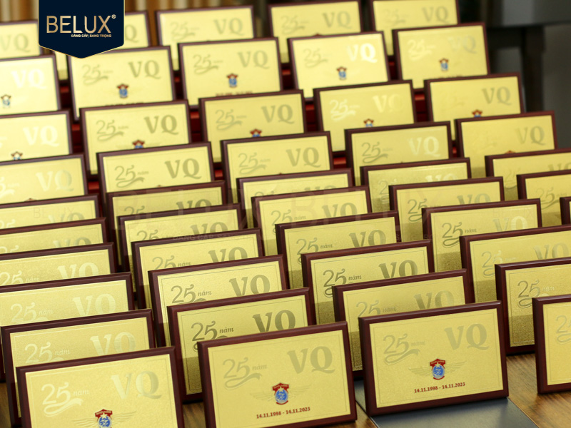 Lô 120 tranh 25 năm VQ 20x13cm bằng đồng thiết kế theo yêu cầu